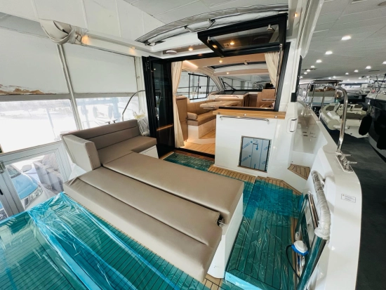 Sealine C335 de segunda mano en venta