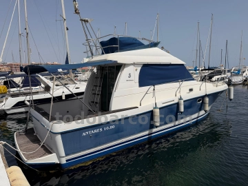 Beneteau Antares 1080 usado à venda