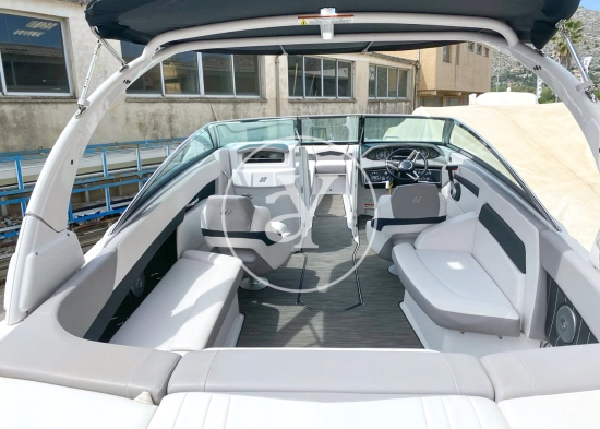 Four Winns 260 Horizon preowned for sale