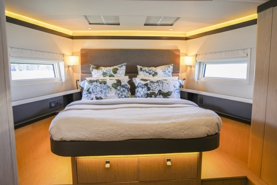 Beneteau Oceanis Yacht 62 usata in vendita