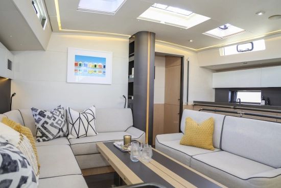 Beneteau Oceanis Yacht 62 usata in vendita