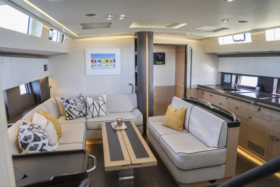 Beneteau Oceanis Yacht 62 usata in vendita