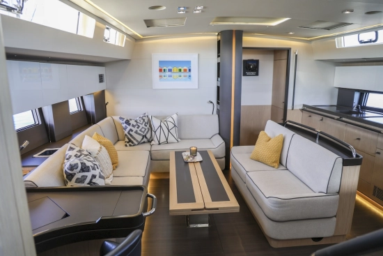 Beneteau Oceanis Yacht 62 usata in vendita