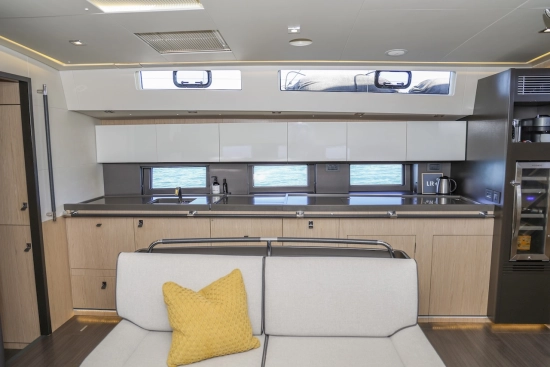 Beneteau Oceanis Yacht 62 usata in vendita