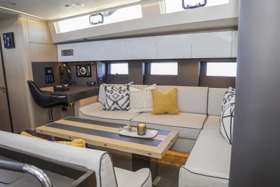 Beneteau Oceanis Yacht 62 usata in vendita