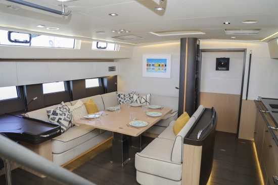 Beneteau Oceanis Yacht 62 usata in vendita