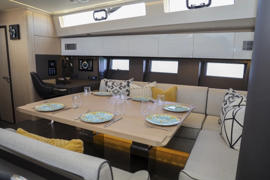 Beneteau Oceanis Yacht 62 usata in vendita