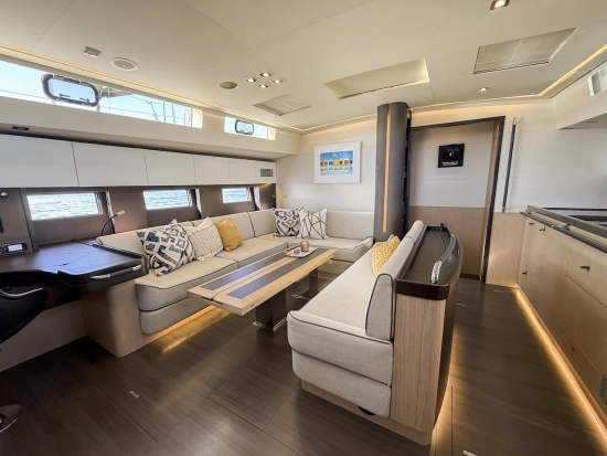 Beneteau Oceanis Yacht 62 usata in vendita