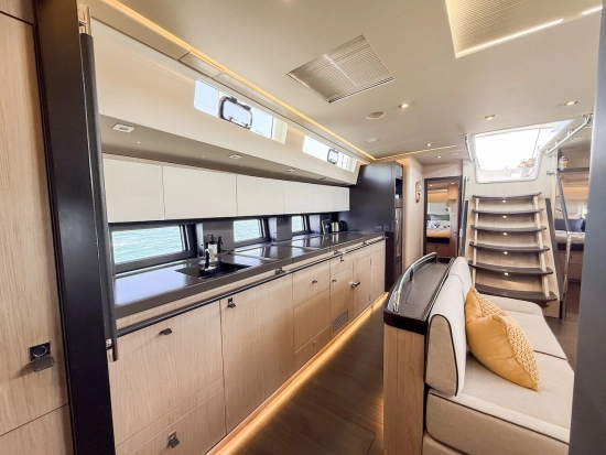 Beneteau Oceanis Yacht 62 usata in vendita