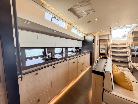 Beneteau Oceanis Yacht 62 usata in vendita
