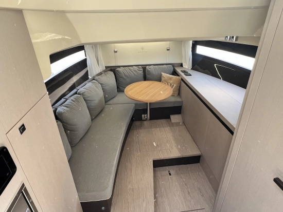 Invictus Yacht GT320 de segunda mano en venta