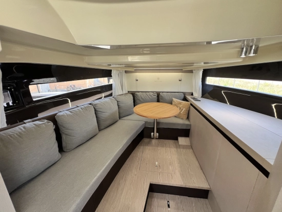Invictus Yacht GT320 de segunda mano en venta