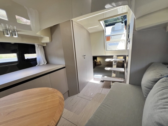 Invictus Yacht GT320 de segunda mano en venta