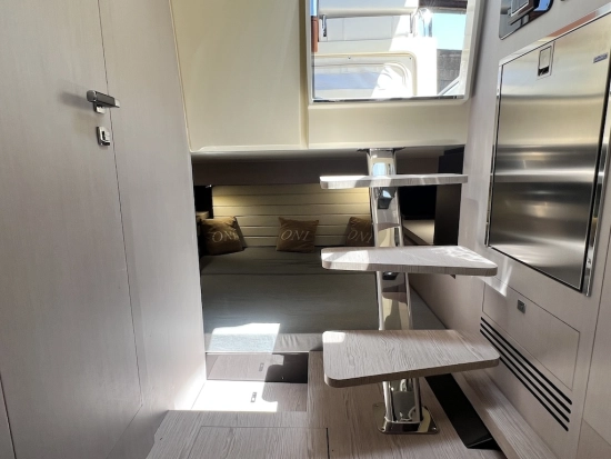 Invictus Yacht GT320 de segunda mano en venta
