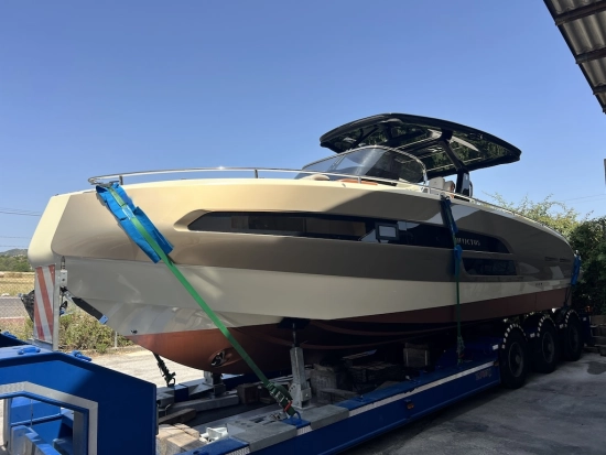 Invictus Yacht GT320 de segunda mano en venta