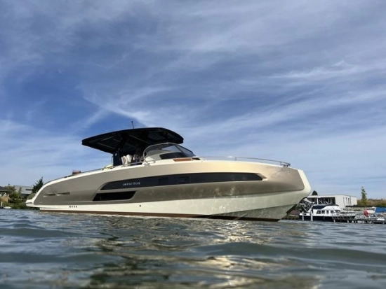 Invictus Yacht GT320 usado à venda
