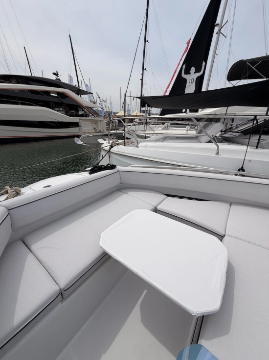 Beneteau GRAN TURISMO 35 novos à venda