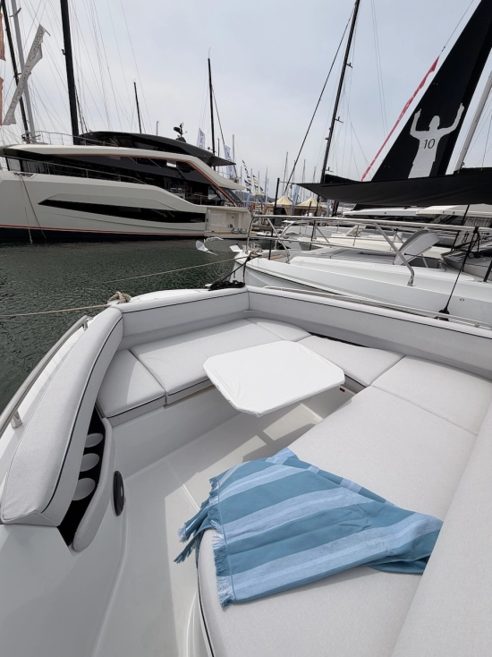 Beneteau GRAN TURISMO 35 novos à venda