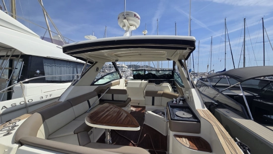 Sea Ray Sundancer 320 usado à venda