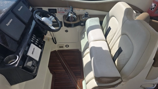 Sea Ray Sundancer 320 usado à venda