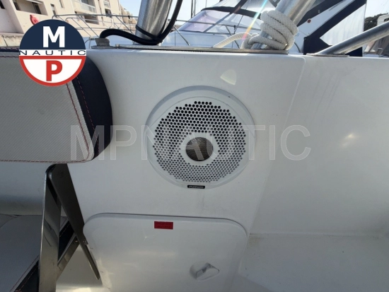 Beneteau Flyer 8.8 sundeck usado à venda