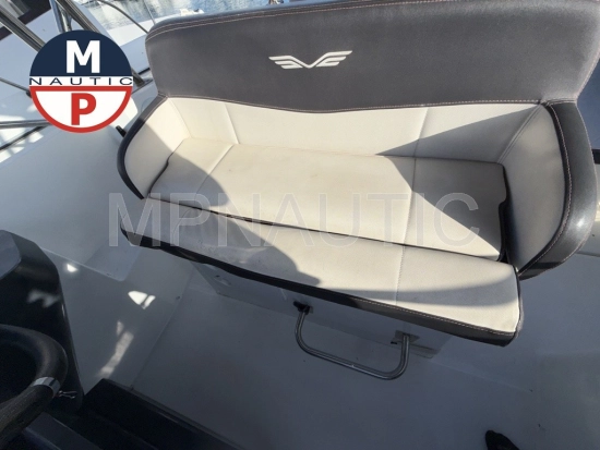 Beneteau Flyer 8.8 sundeck usado à venda