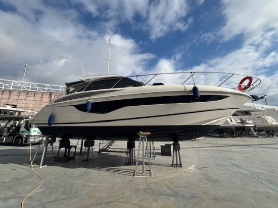 Princess V 40 usado à venda