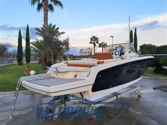 Invictus Yacht CX 280 preowned for sale