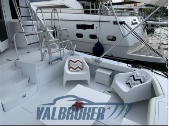 Hatteras Yachts 70' Convertible preowned for sale