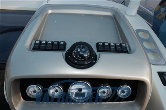 Invictus Yacht GT280 usado à venda