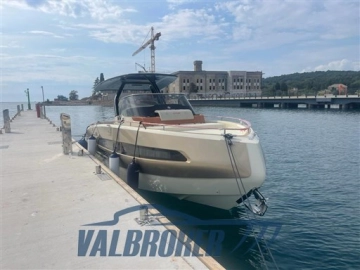 Invictus Yacht GT320 usata in vendita