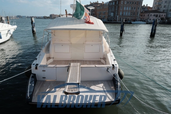 Cayman Yachts 43 WA usata in vendita