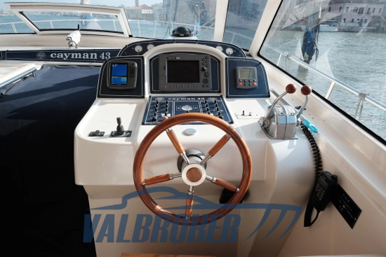 Cayman Yachts 43 WA usata in vendita