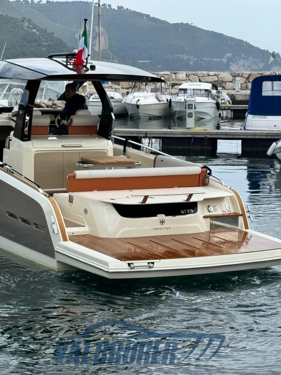 Invictus Yacht GT370 de segunda mano en venta