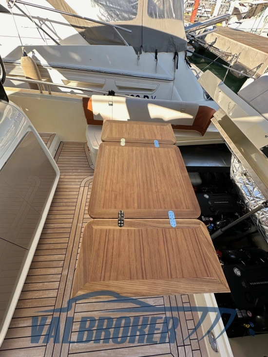 Invictus Yacht GT370 de segunda mano en venta