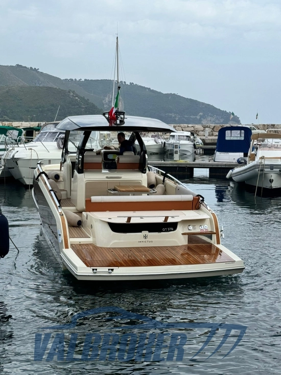 Invictus Yacht GT370 de segunda mano en venta