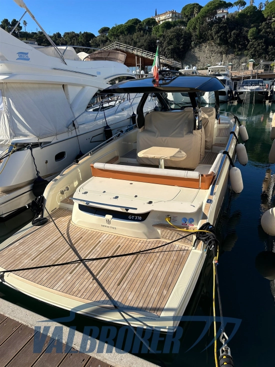 Invictus Yacht GT370 de segunda mano en venta