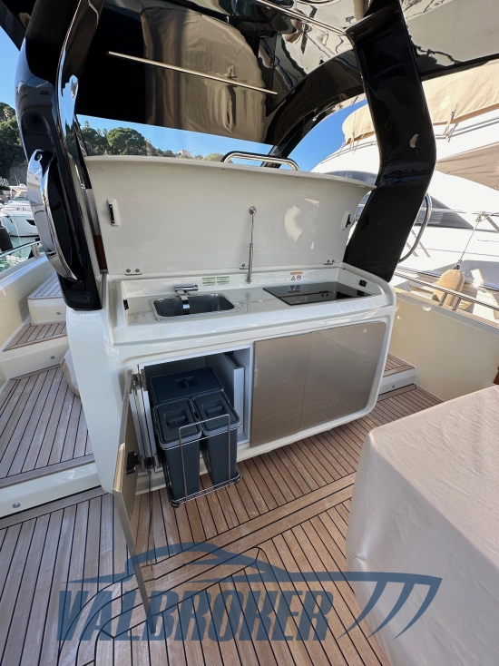 Invictus Yacht GT370 de segunda mano en venta