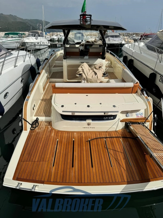 Invictus Yacht GT370 de segunda mano en venta
