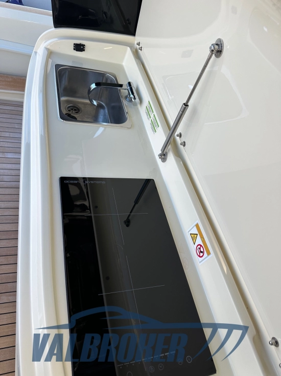 Invictus Yacht GT370 de segunda mano en venta