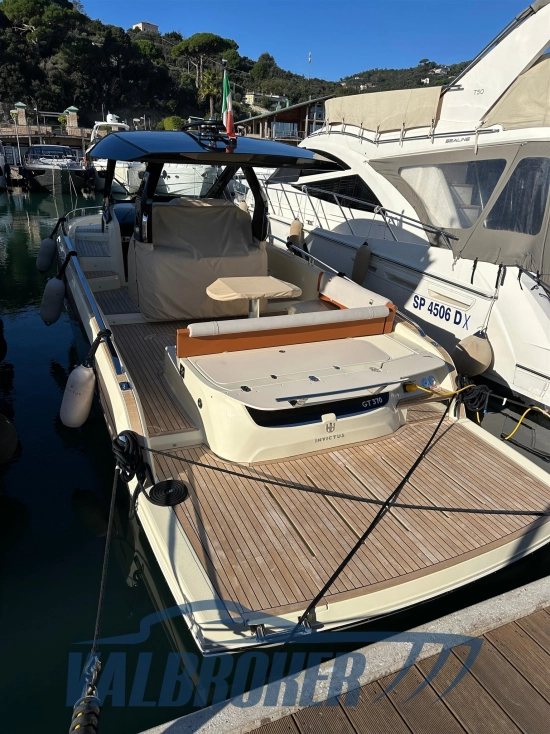 Invictus Yacht GT370 de segunda mano en venta