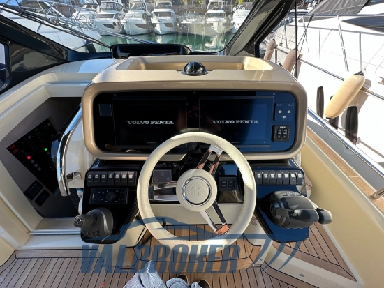 Invictus Yacht GT370 de segunda mano en venta