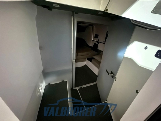 Axopar 37 Cross Cabin Brabus Line usado à venda