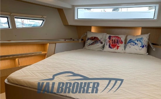 Sealine C335V usado à venda