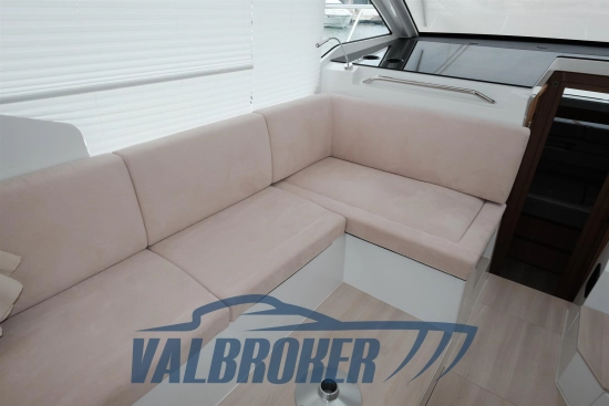 Sealine C335V usado à venda