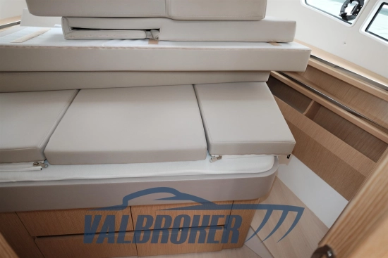 Sealine C335V usado à venda
