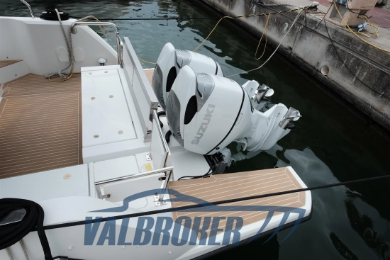 Sealine C335V usado à venda