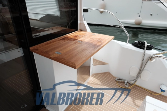 Sealine C335V usado à venda