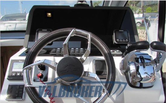 Sealine C335V usado à venda