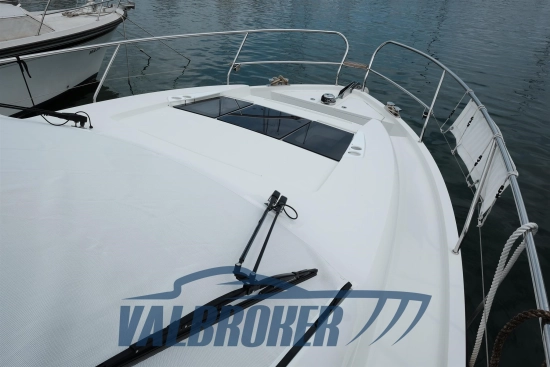 Sealine C335V usado à venda